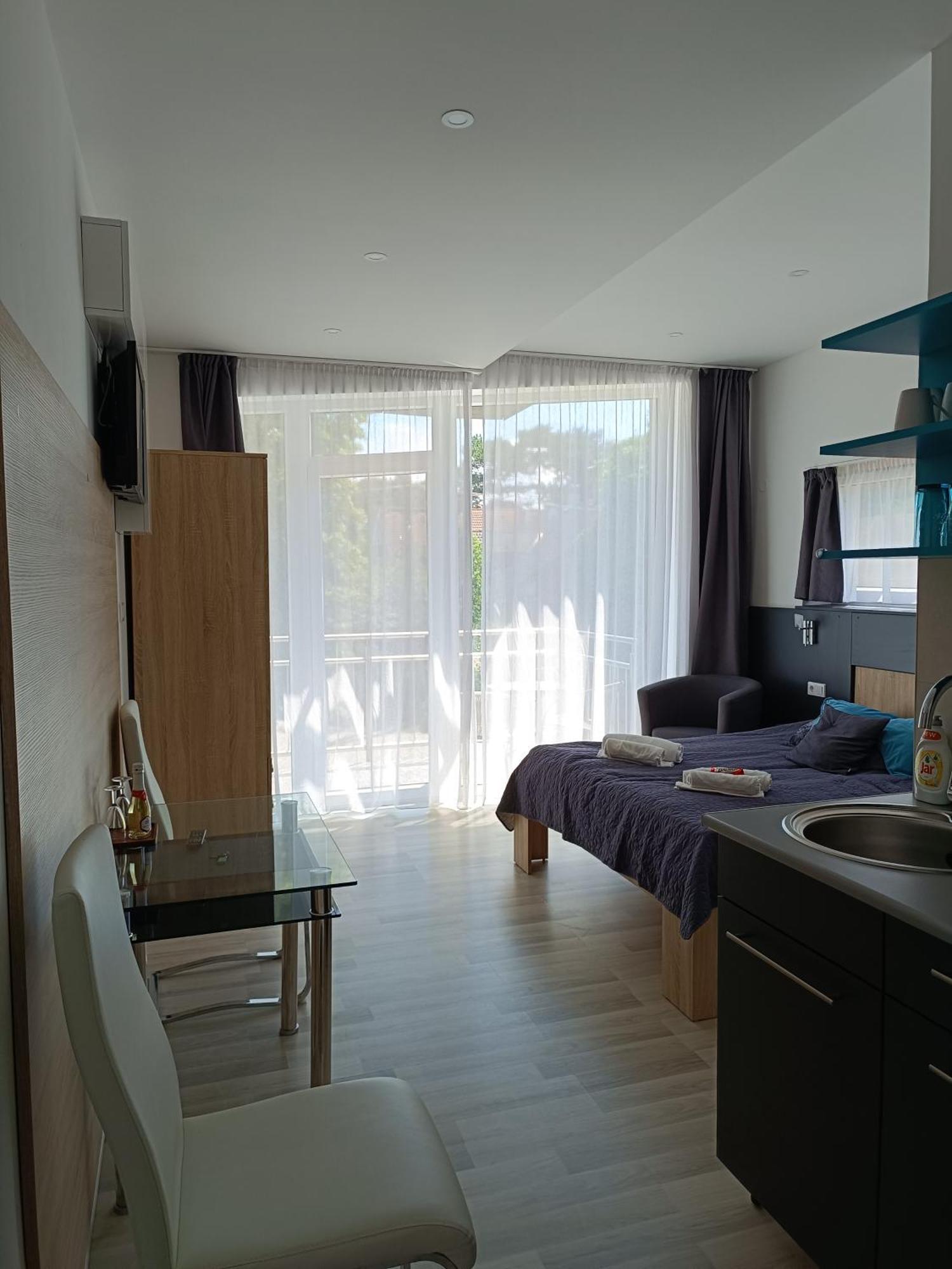 Ujhely Apartmanhaz Siofok Exterior photo