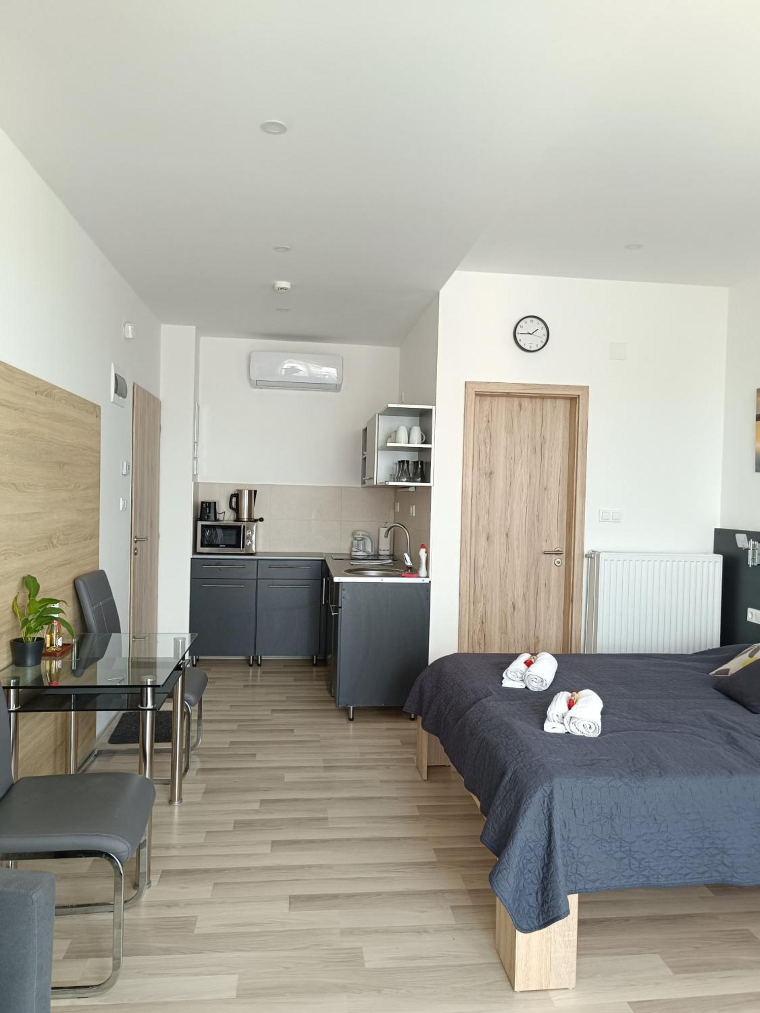 Ujhely Apartmanhaz Siofok Exterior photo