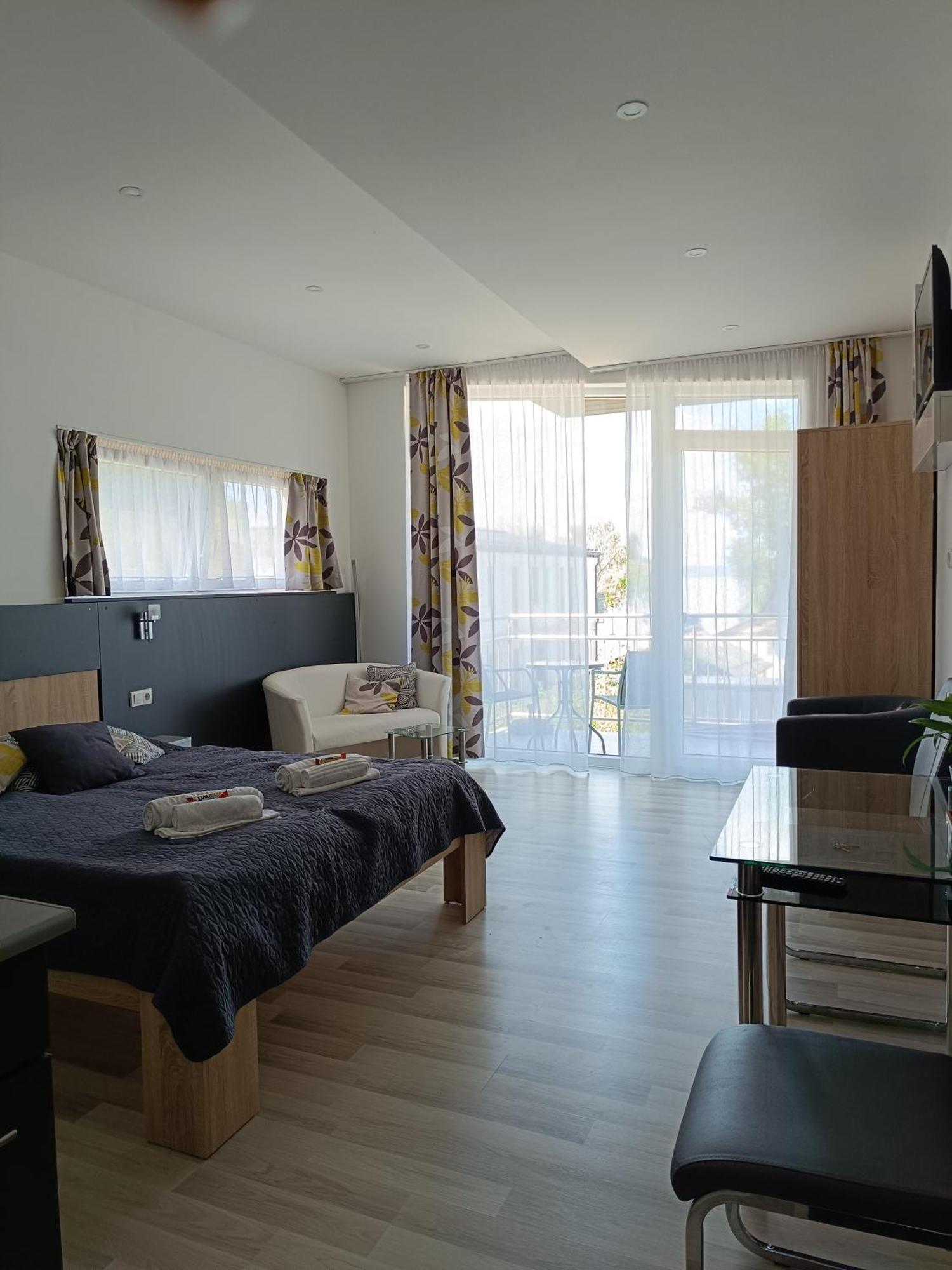 Ujhely Apartmanhaz Siofok Exterior photo