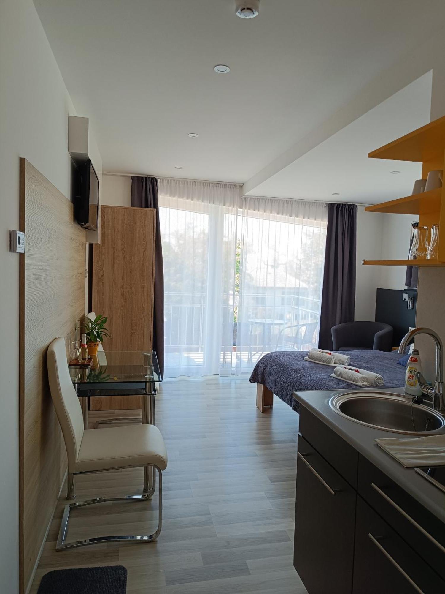 Ujhely Apartmanhaz Siofok Exterior photo