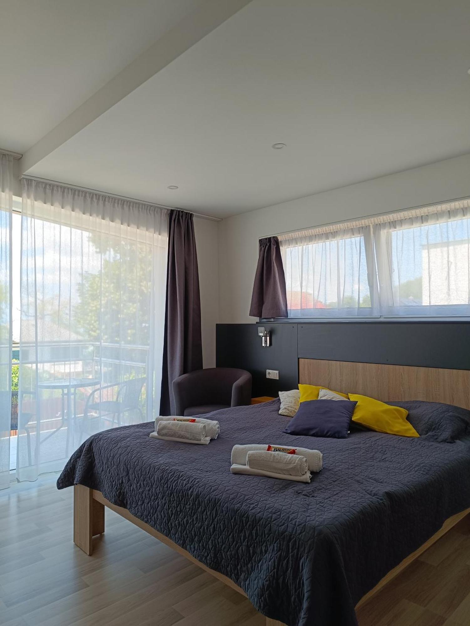 Ujhely Apartmanhaz Siofok Exterior photo