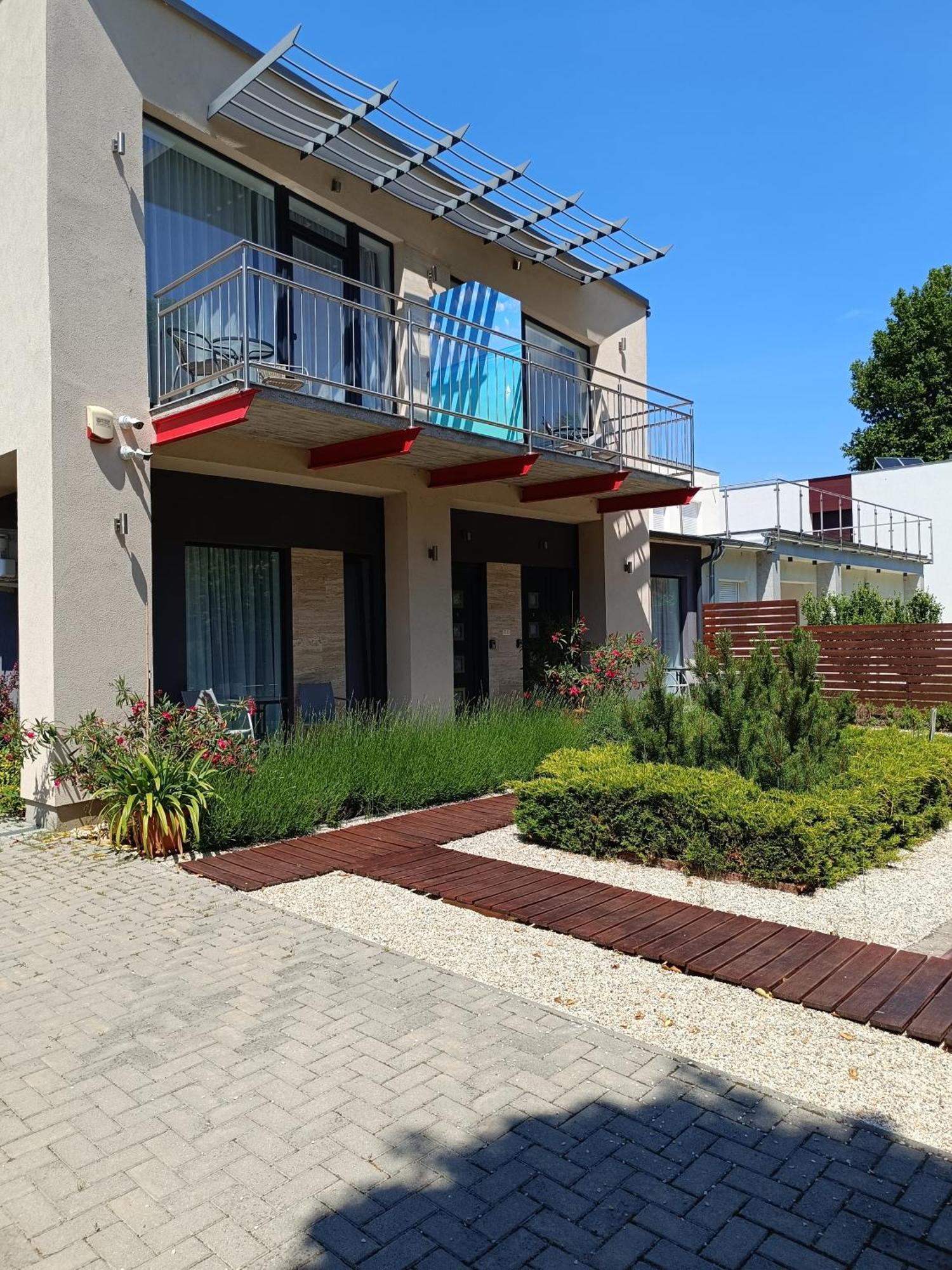 Ujhely Apartmanhaz Siofok Exterior photo